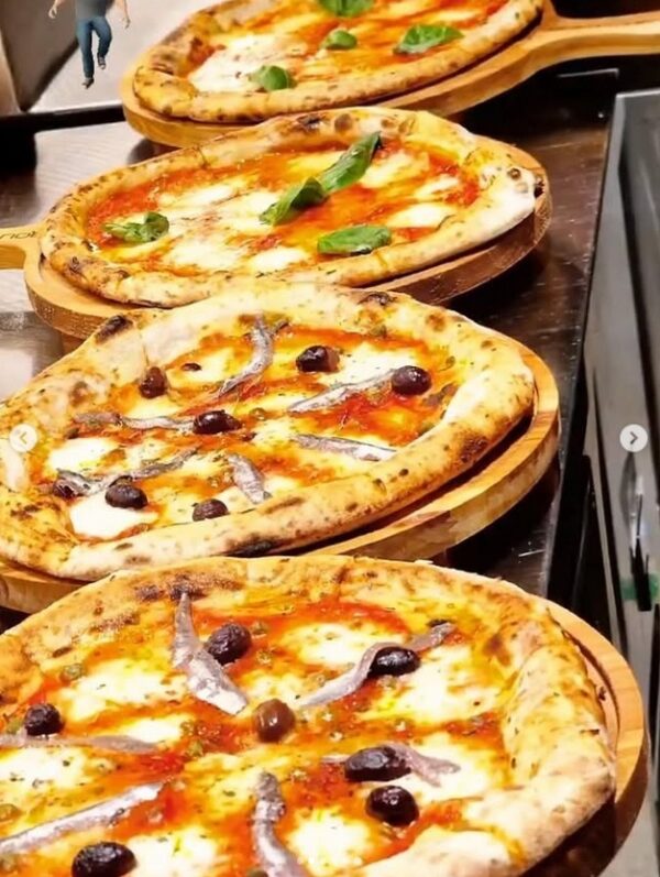 Daska_za_Pizu_servirane Okrugla daska sa drškom za pizzu