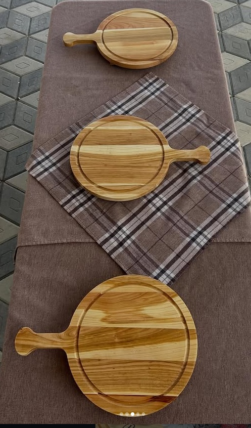 Daska_za_Pizu_vise Okrugla daska sa drškom za pizzu